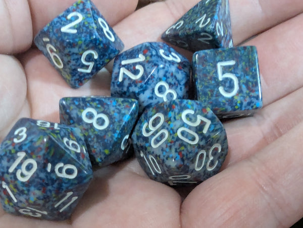 Chessex POD Set : Dark Blue with White numbers 7-Dice Set